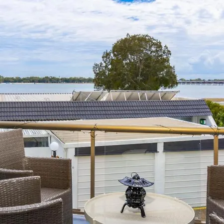 Beautiful Townhouse With Water Views Villa Sandstone Point Exterior photo