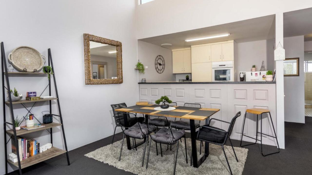 Beautiful Townhouse With Water Views Holiday home *