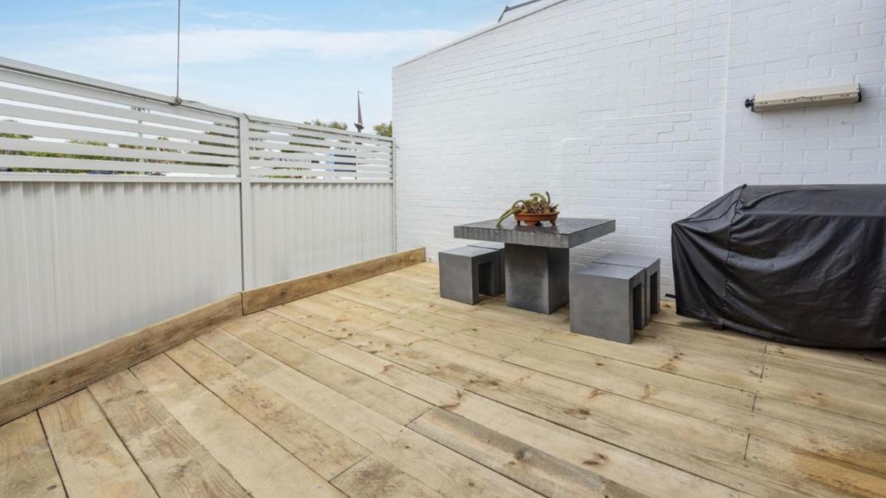 Beautiful Townhouse With Water Views * Sandstone Point